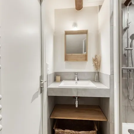 Apartment Elegance A La *