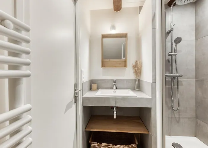 Apartment Elegance A La *